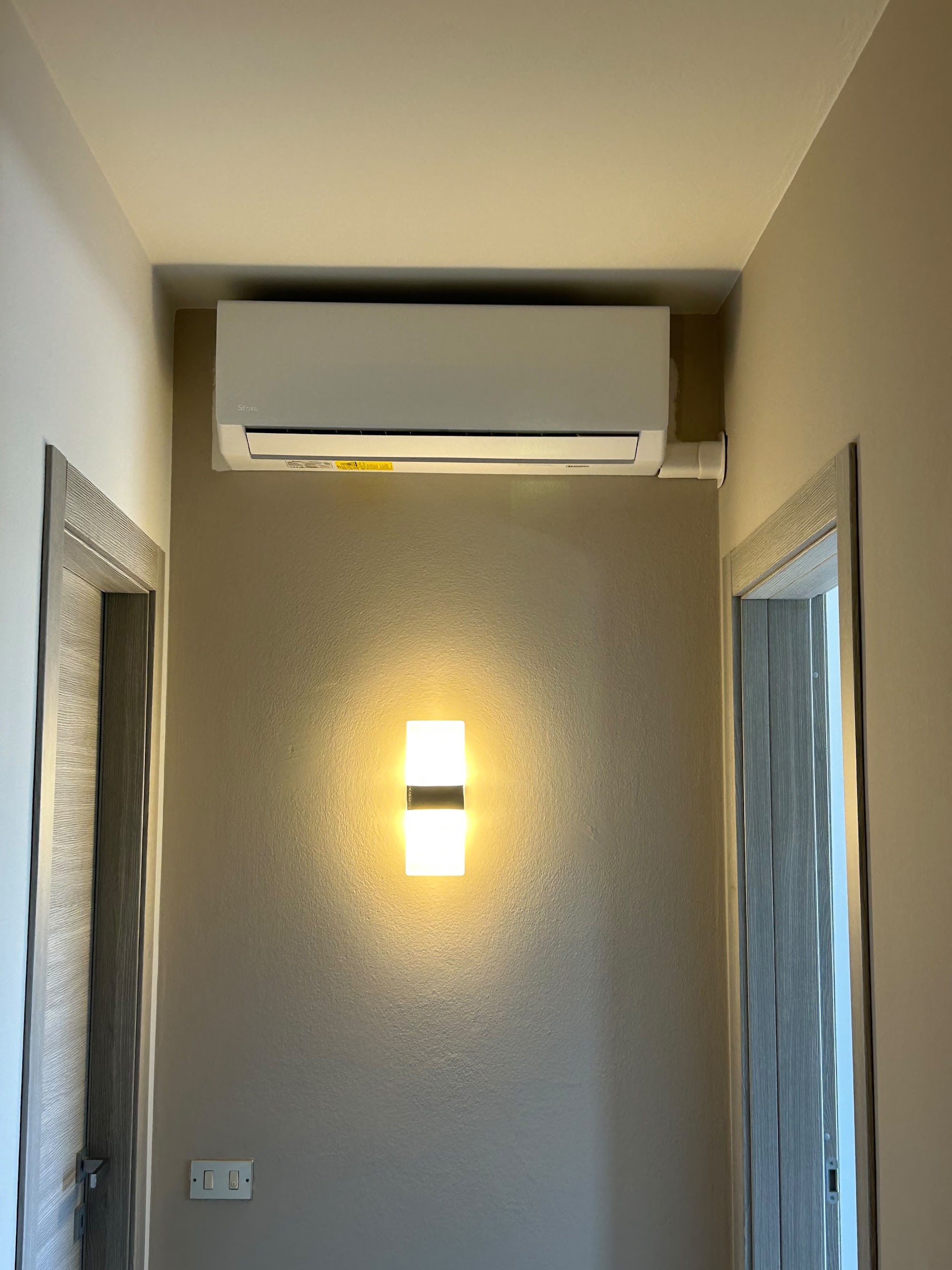 Unità interna installata sopra la porta del disimpegno